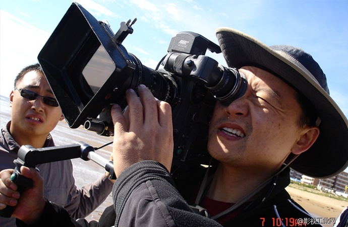 群像式镜中人影
